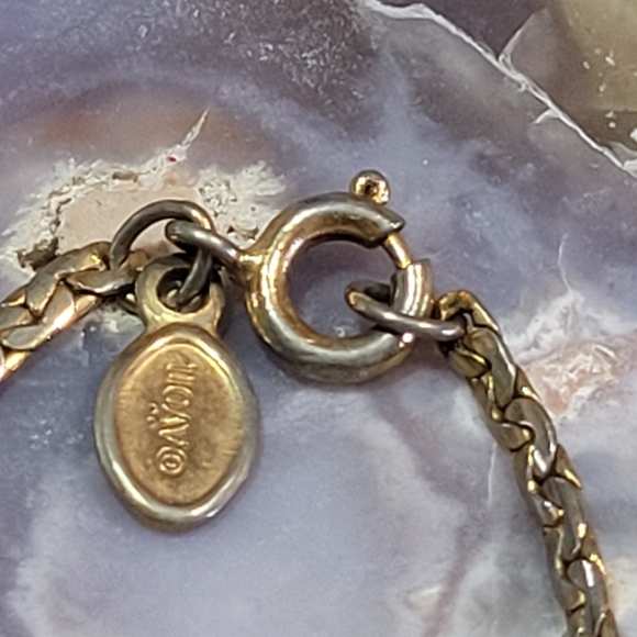 Avon bow Necklace. - Picture 3 of 9